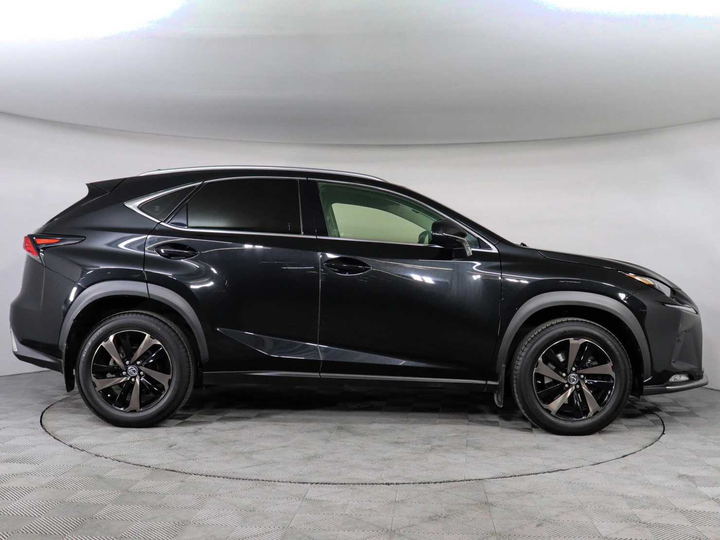 Lexus NX, 2021