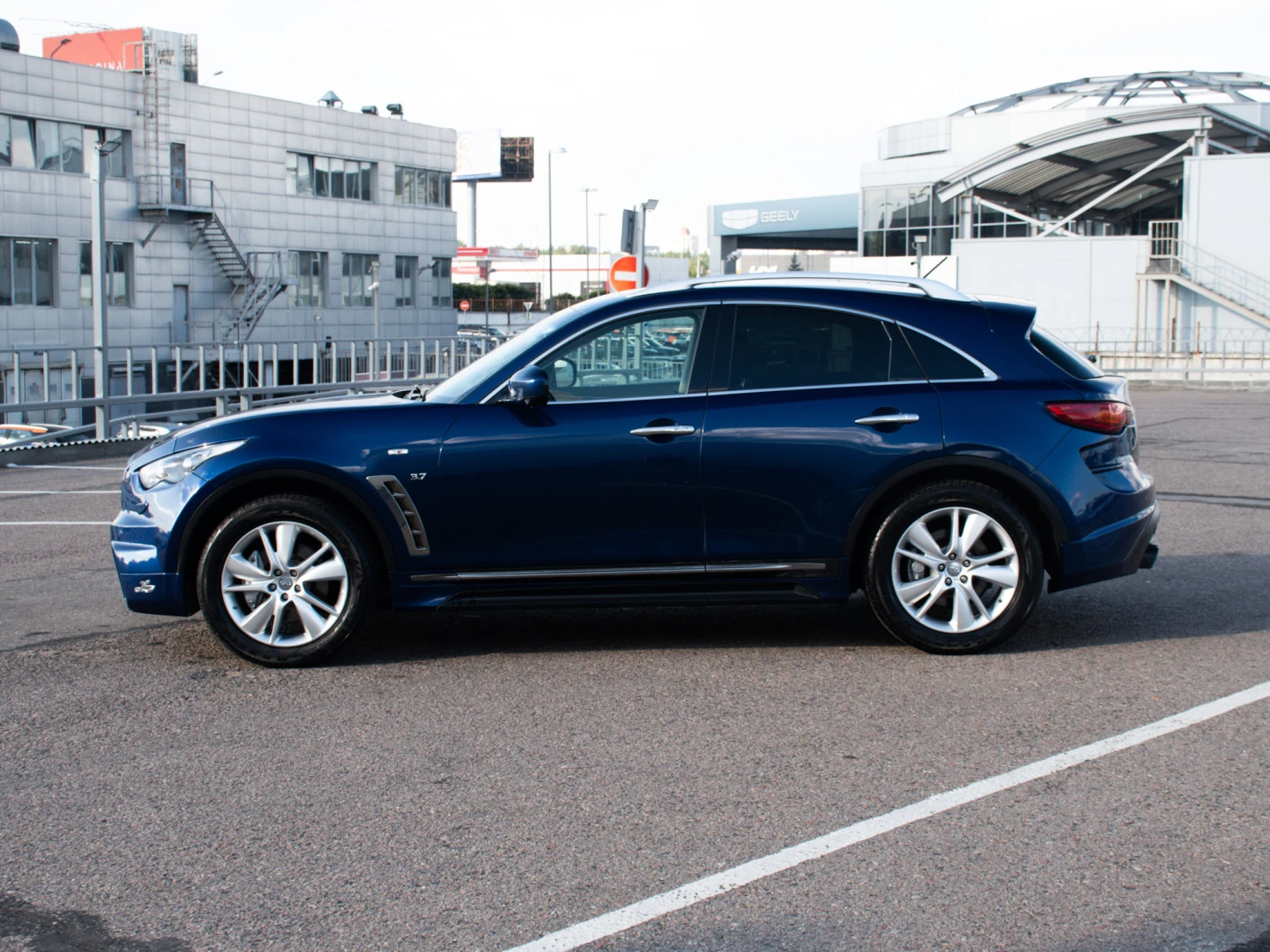 Infiniti QX70, 2016