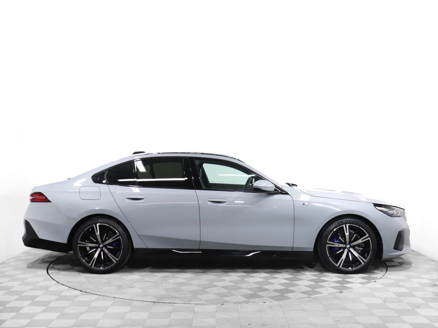 BMW 5 серии, 2025