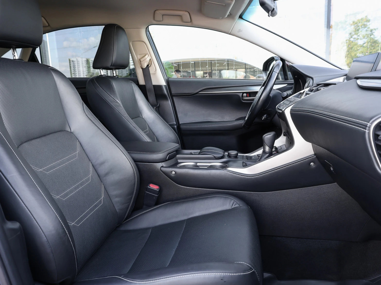 Lexus NX, 2016