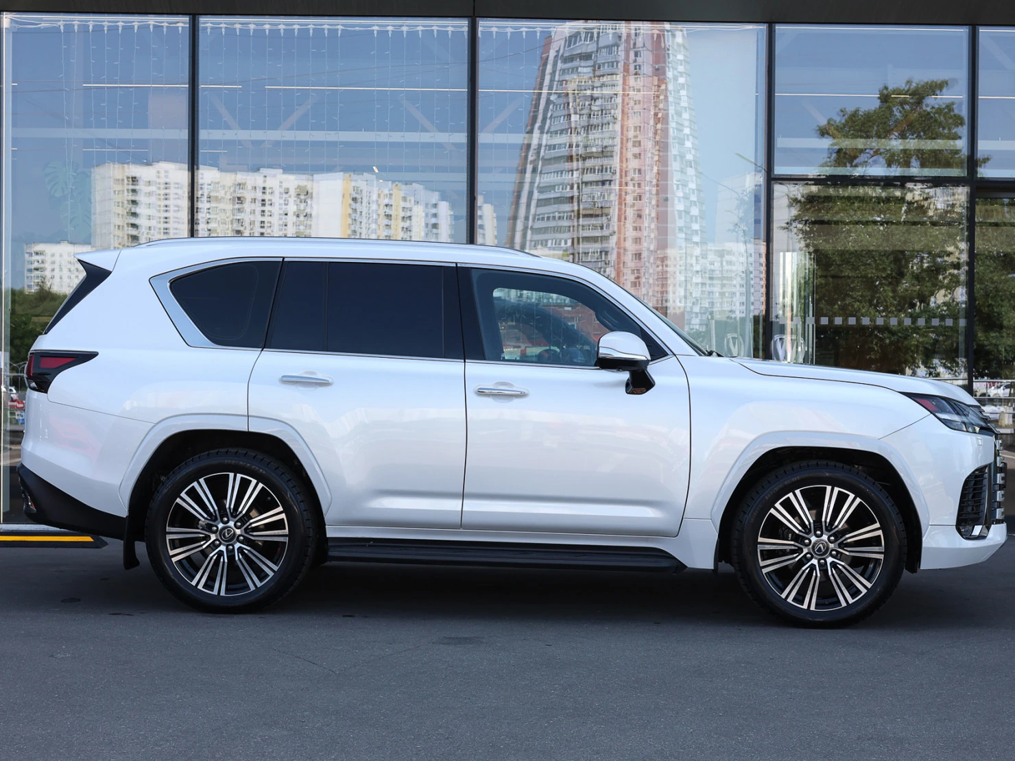 Lexus LX, 2022