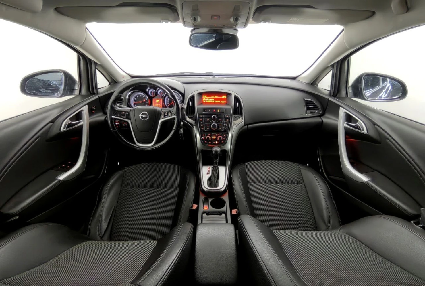 Opel Astra, 2011