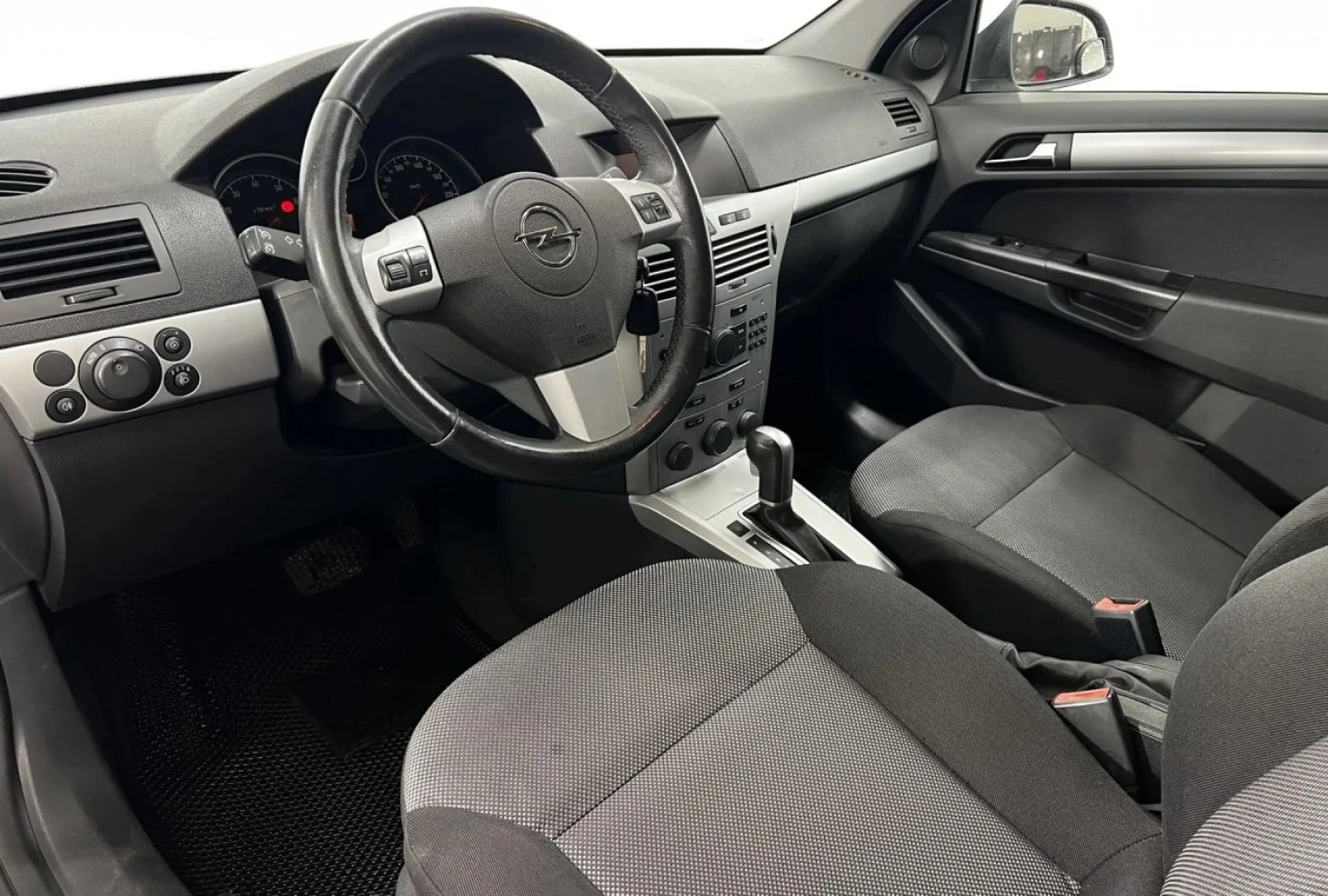 Opel Astra, 2012