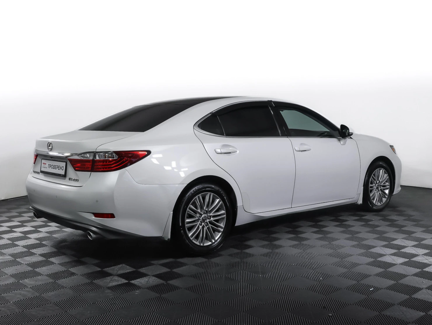 Lexus ES, 2015