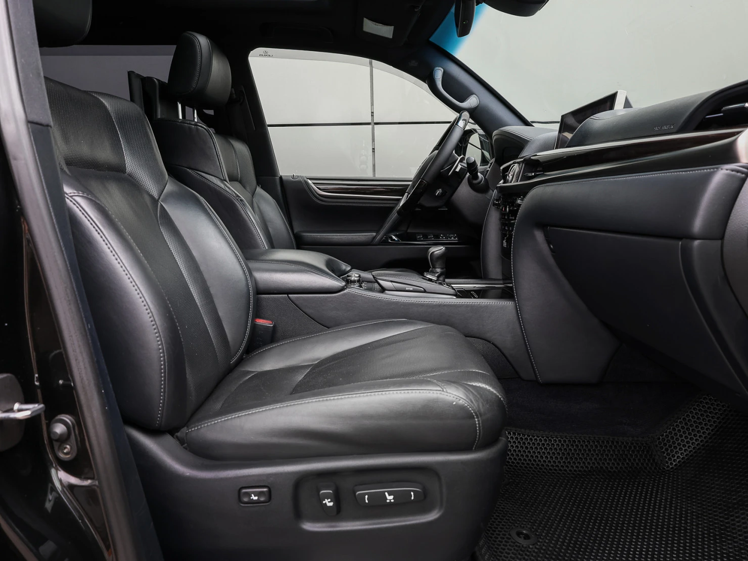Lexus LX, 2017