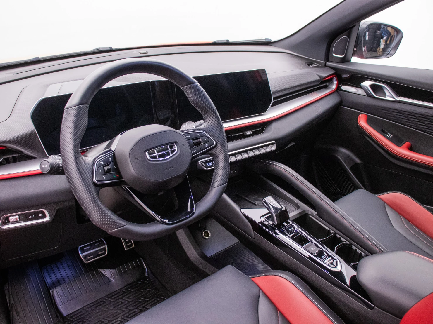 Geely Coolray, 2024