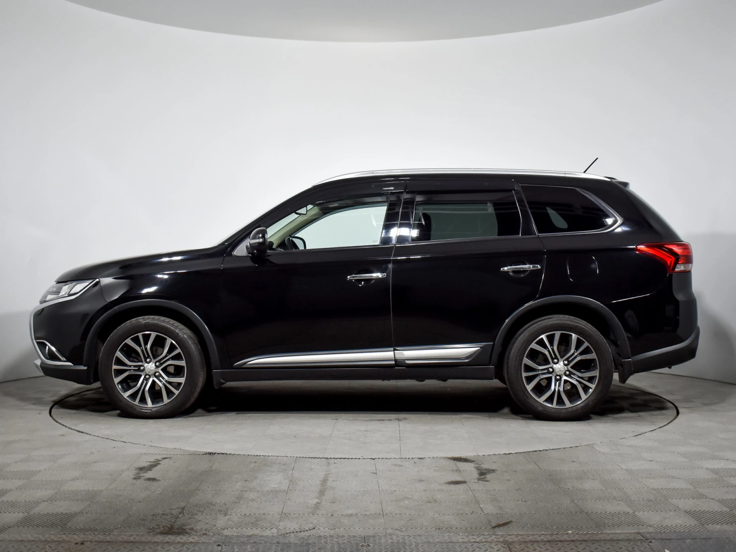 Mitsubishi OUTLANDER, 2016