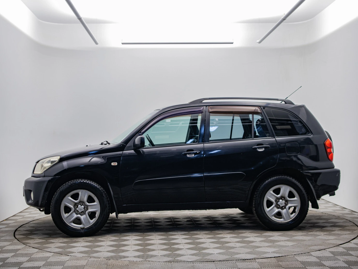 Toyota RAV4, 2005