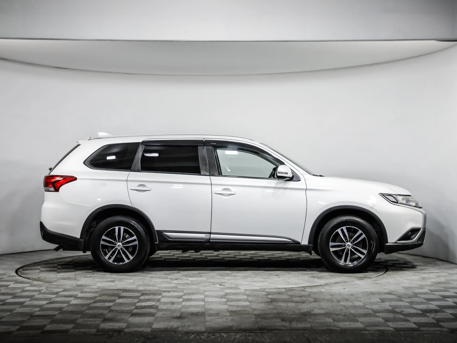 Mitsubishi OUTLANDER, 2019