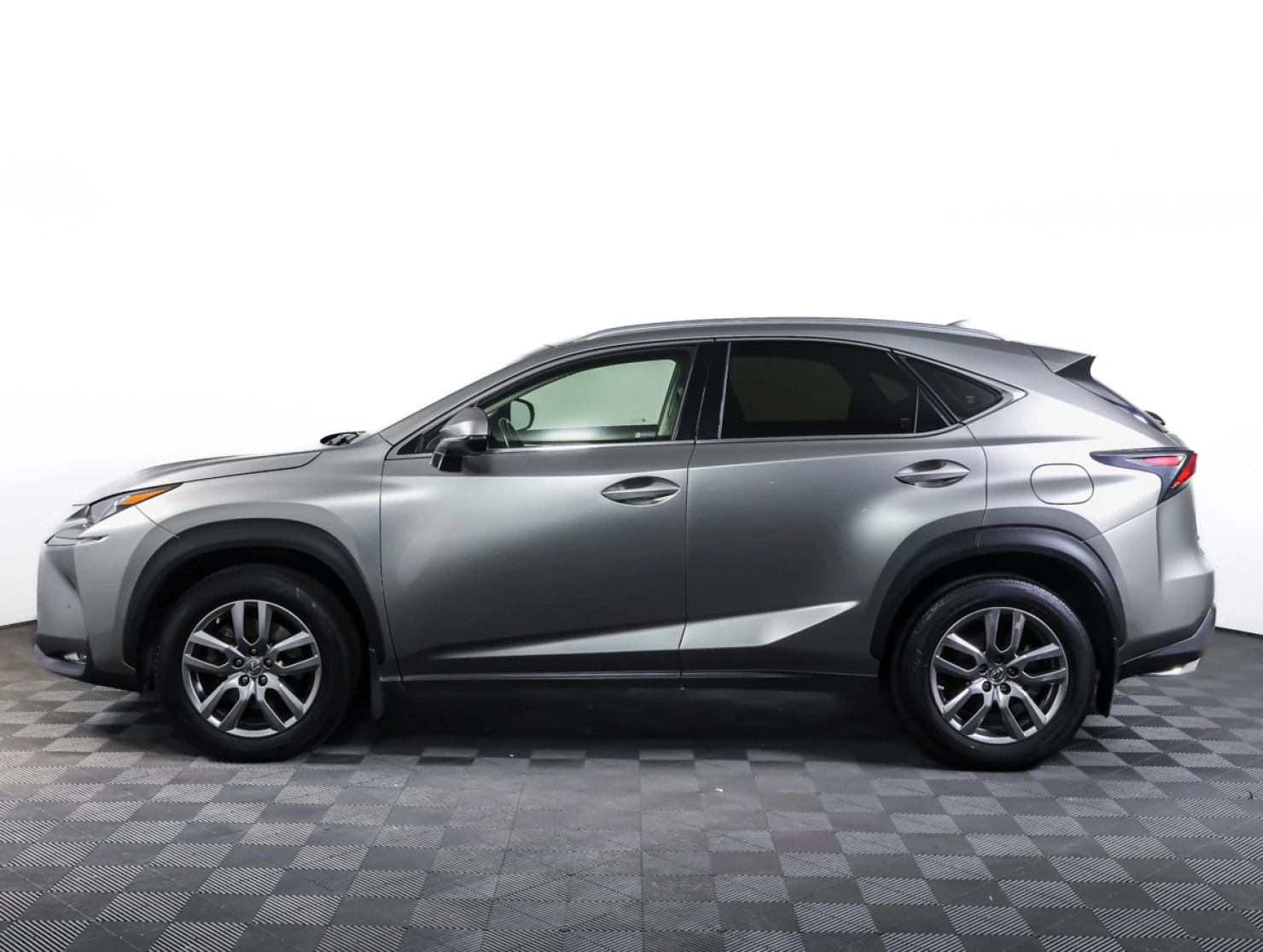 Lexus NX, 2017