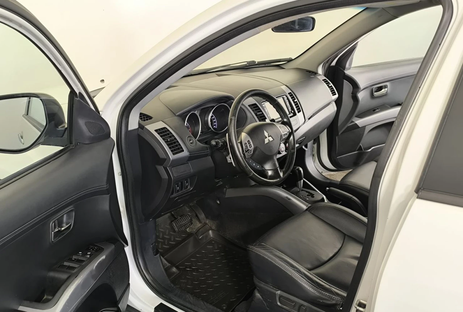 Mitsubishi OUTLANDER, 2011