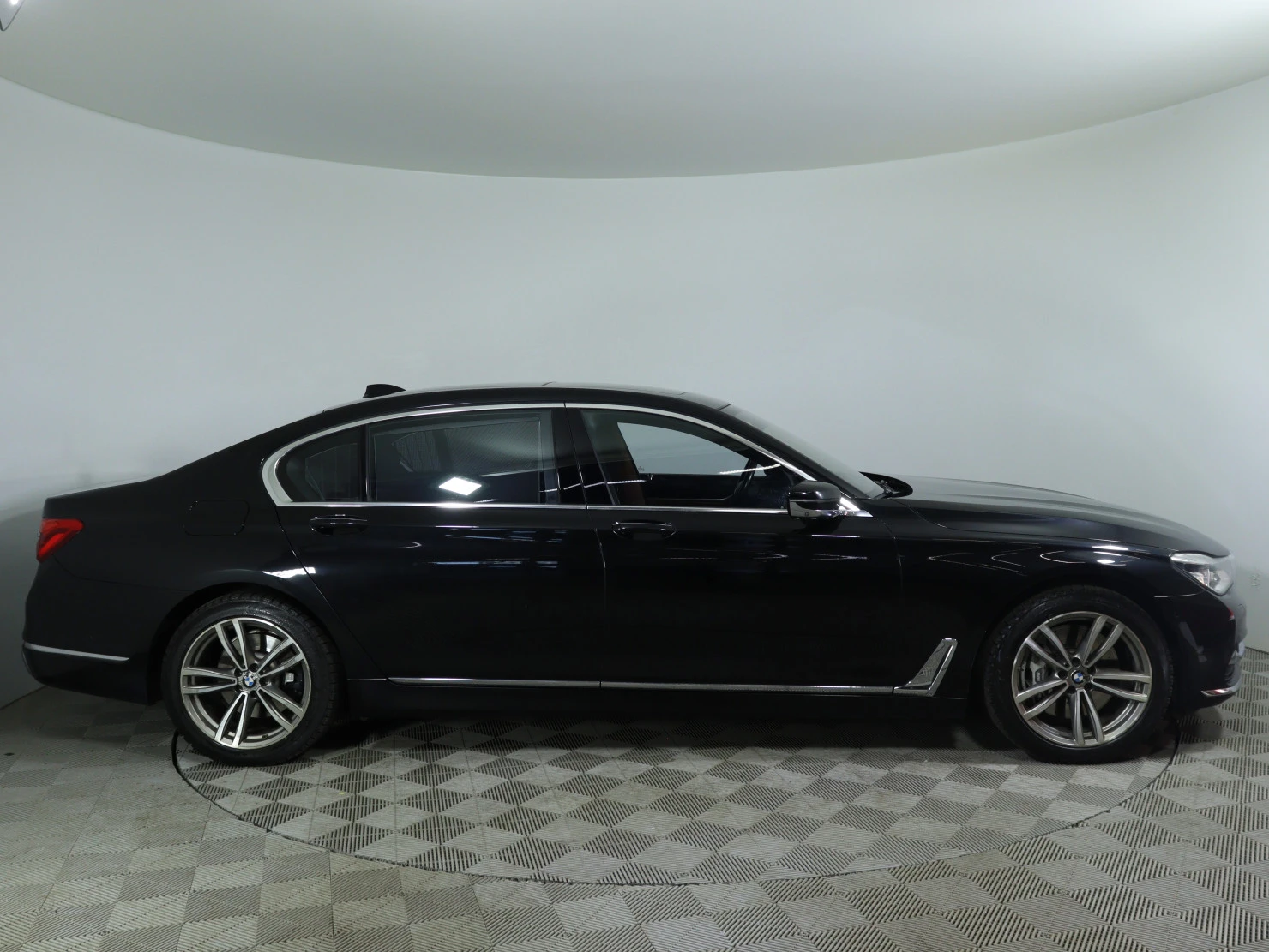 BMW 7 серии, 2016