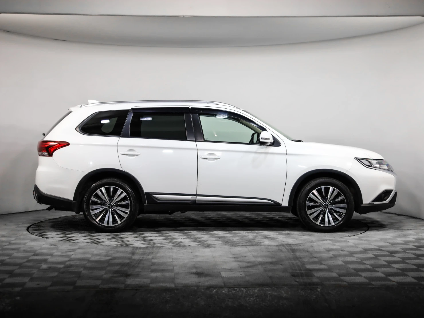 Mitsubishi OUTLANDER, 2019