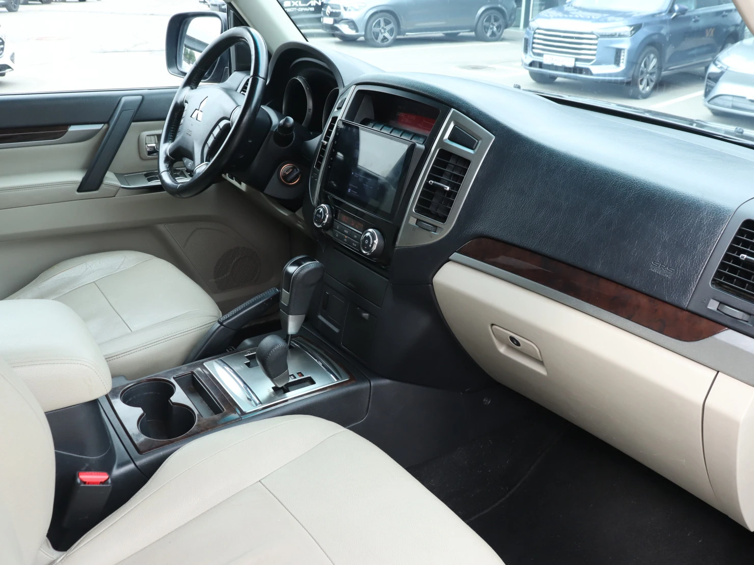 Mitsubishi PAJERO, 2017