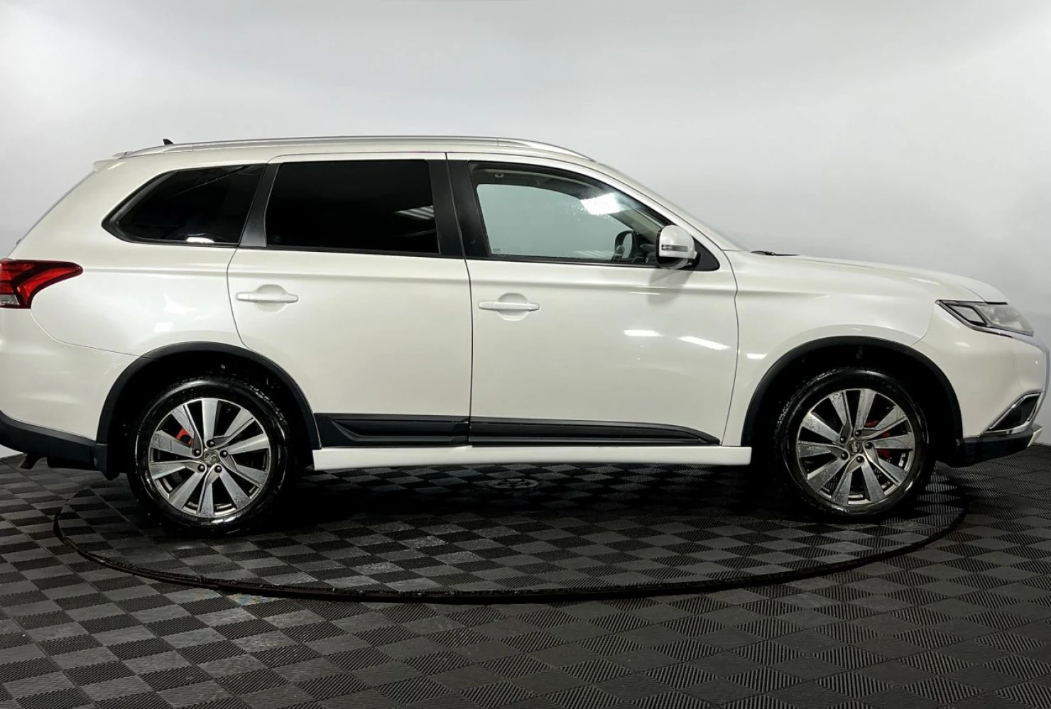 Mitsubishi OUTLANDER, 2015