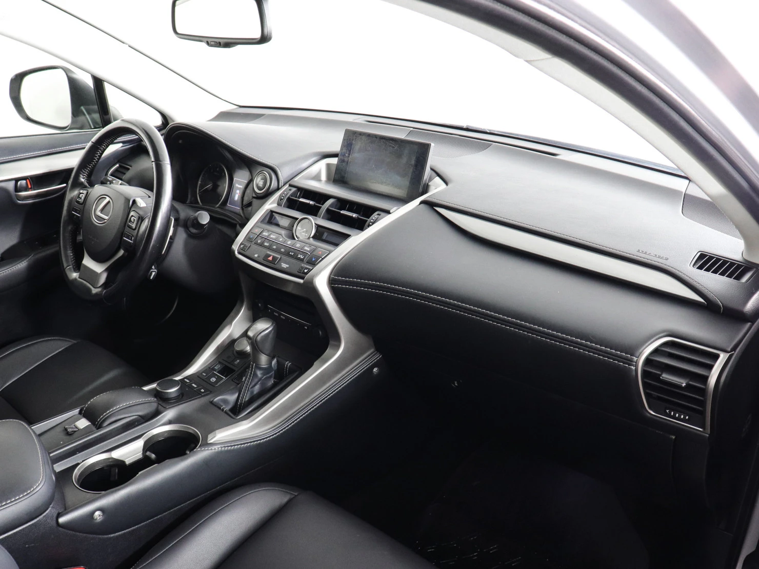 Lexus NX, 2015