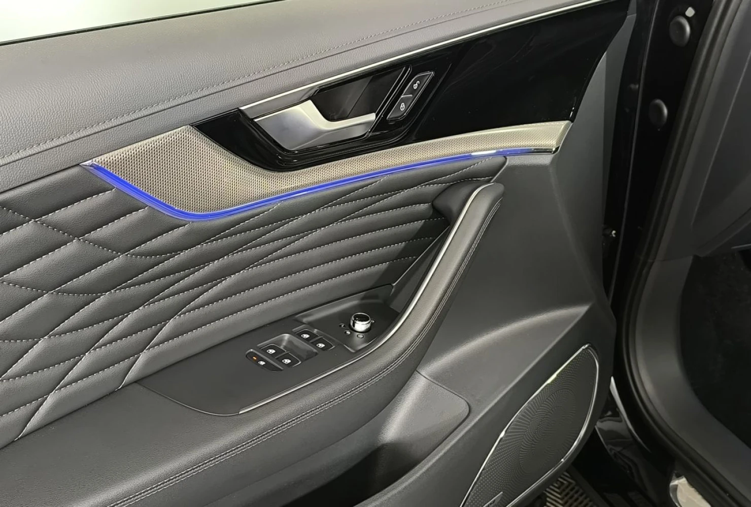 Hongqi HS5, 2024