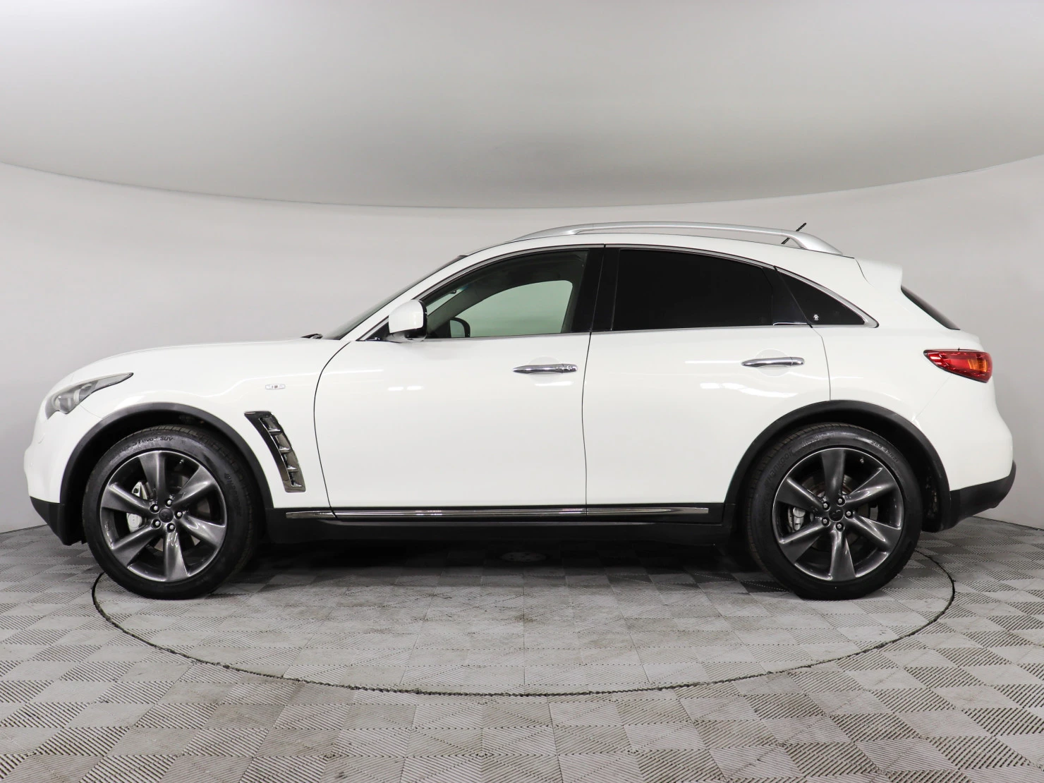 Infiniti FX, 2010