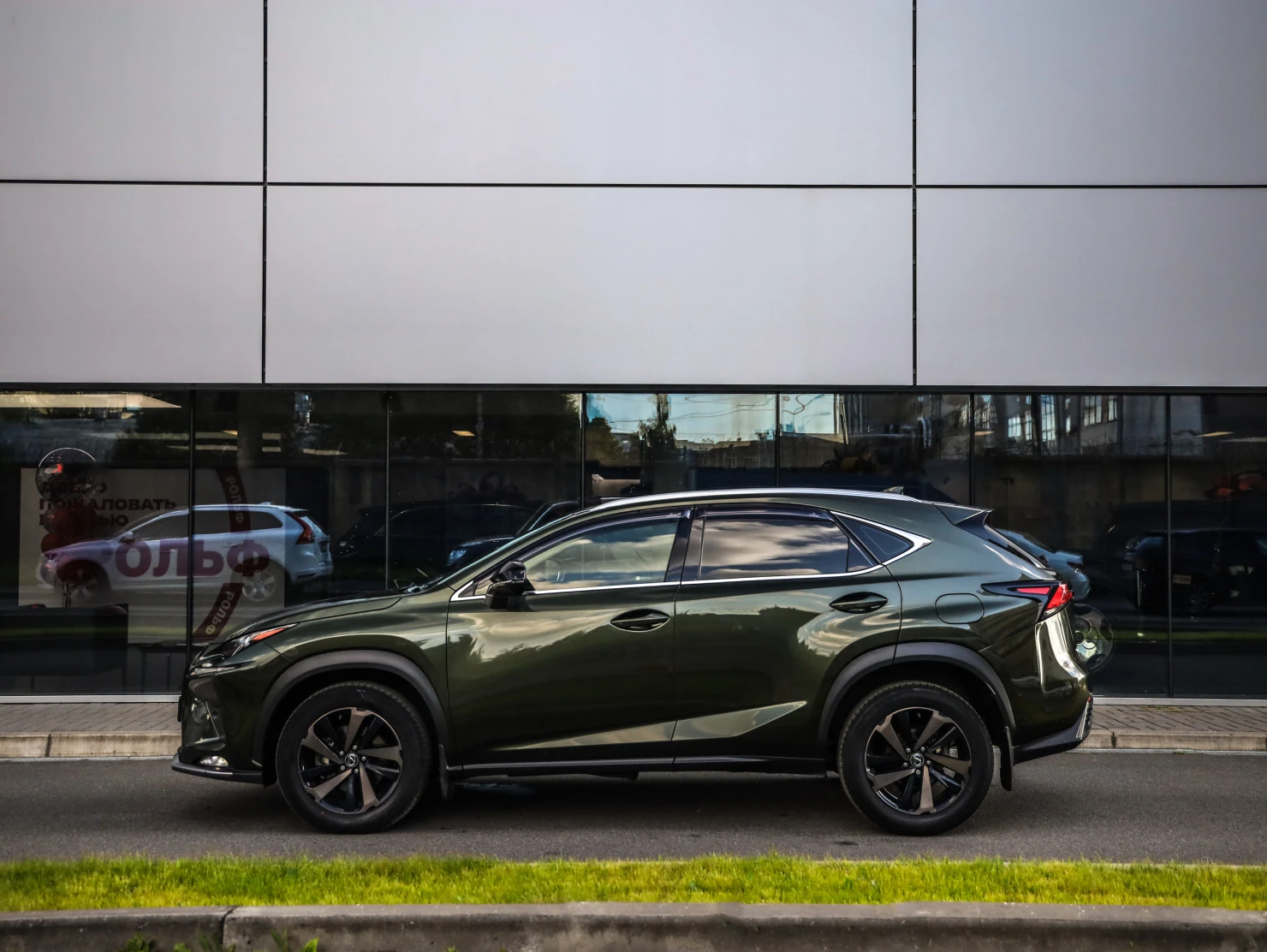 Lexus NX, 2021