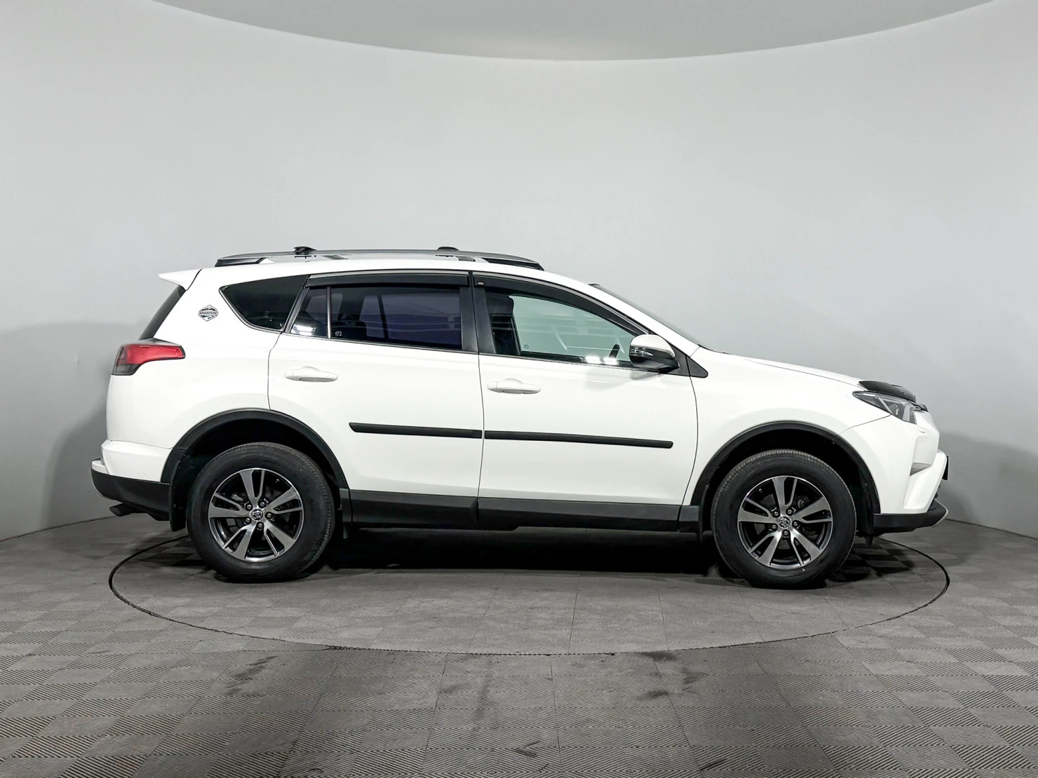 Toyota RAV4, 2016