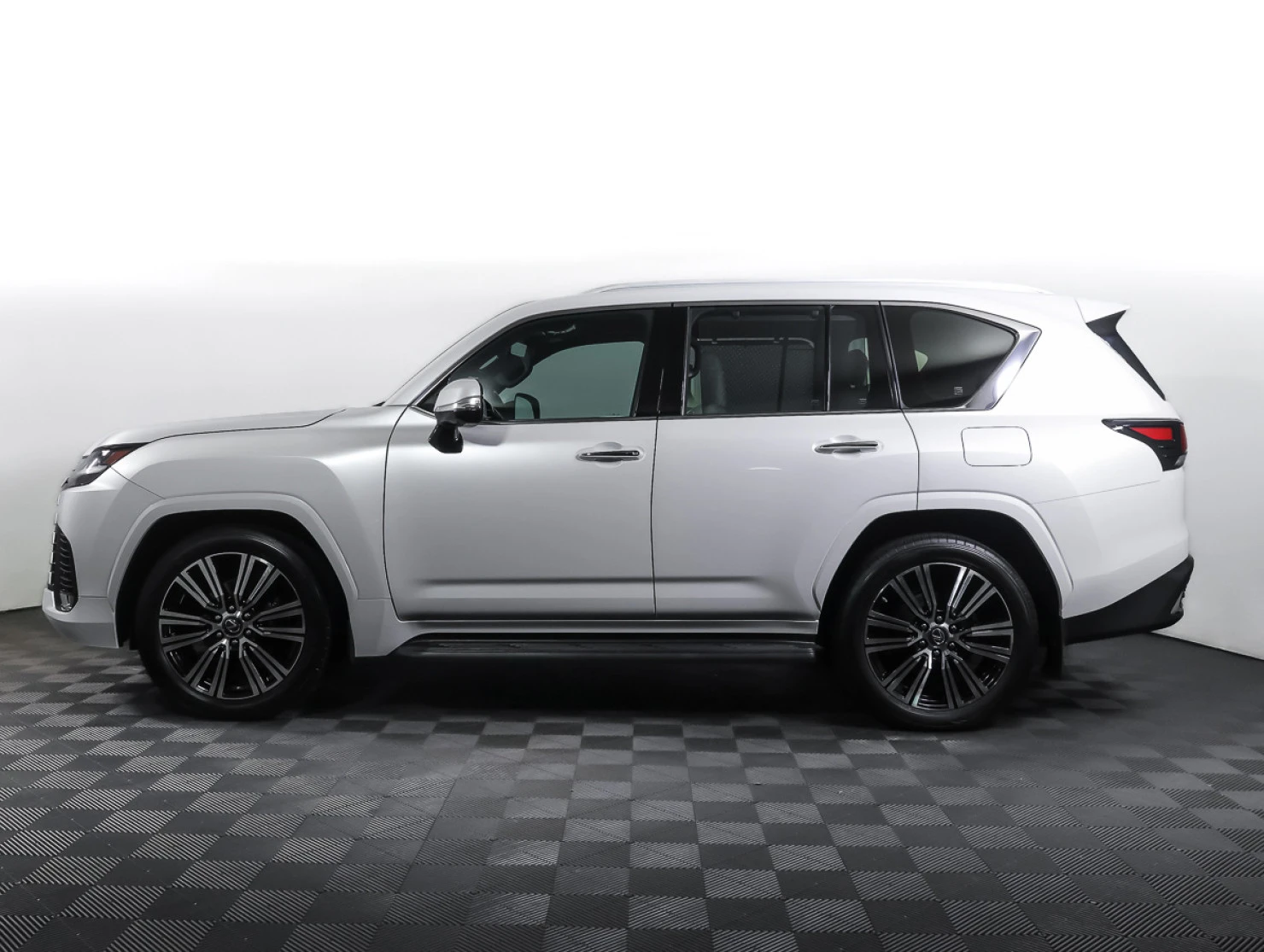 Lexus LX, 2022