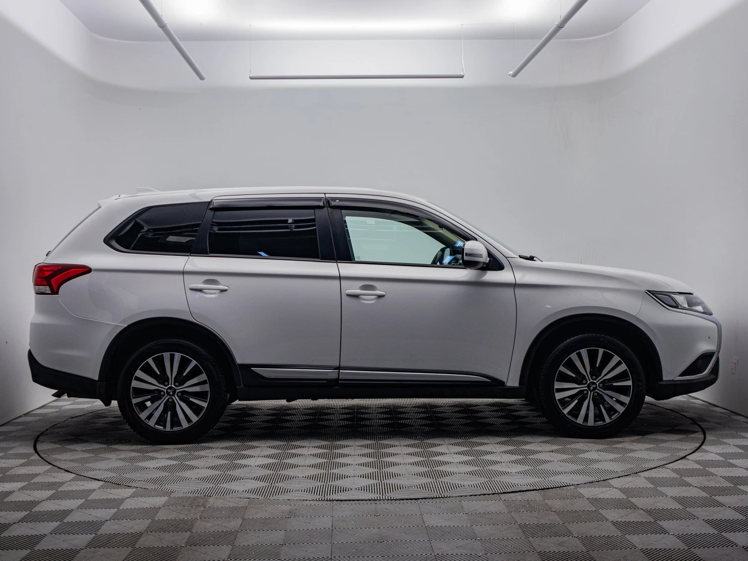 Mitsubishi OUTLANDER, 2021