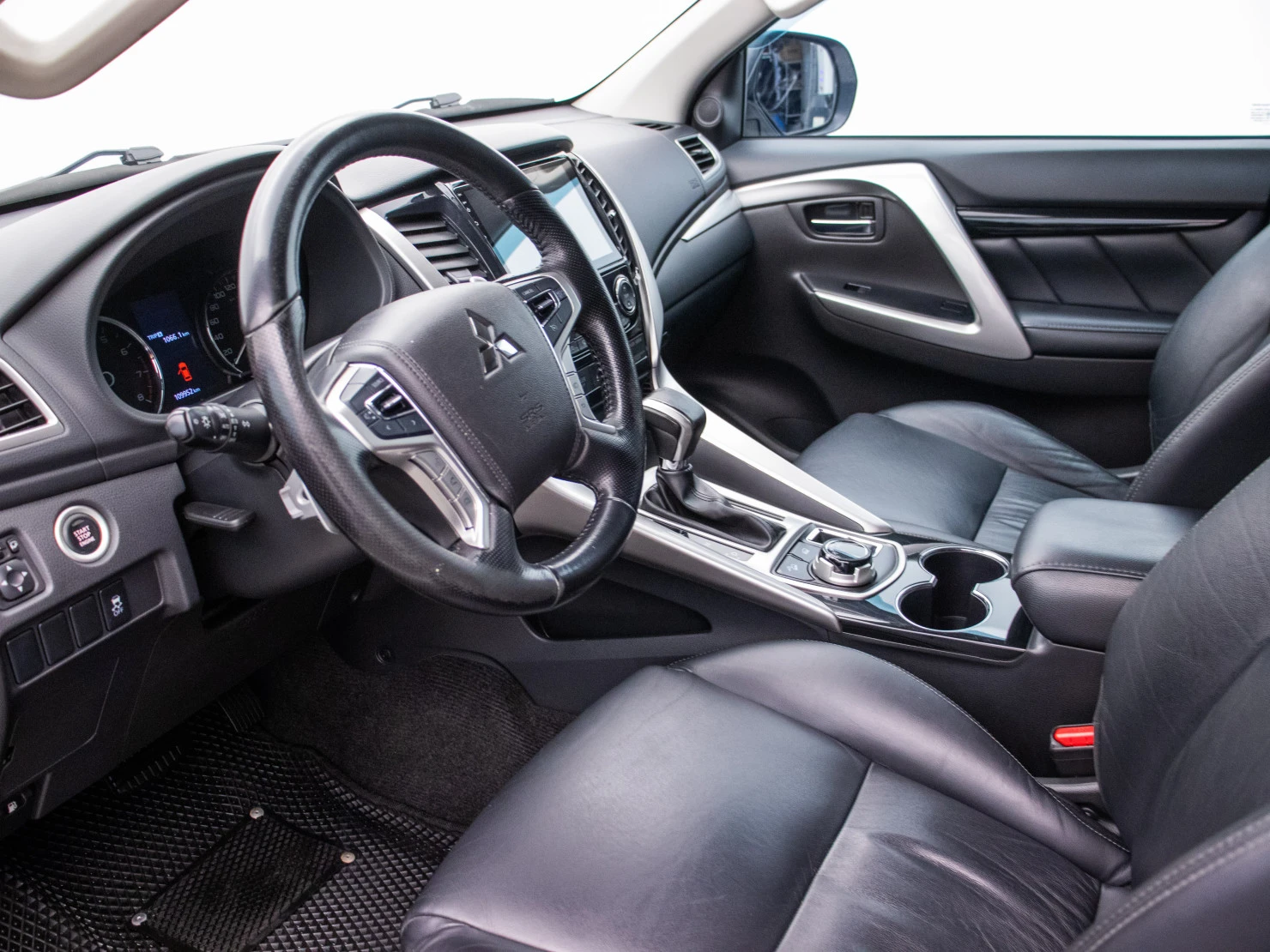 Mitsubishi PAJERO SPORT, 2016