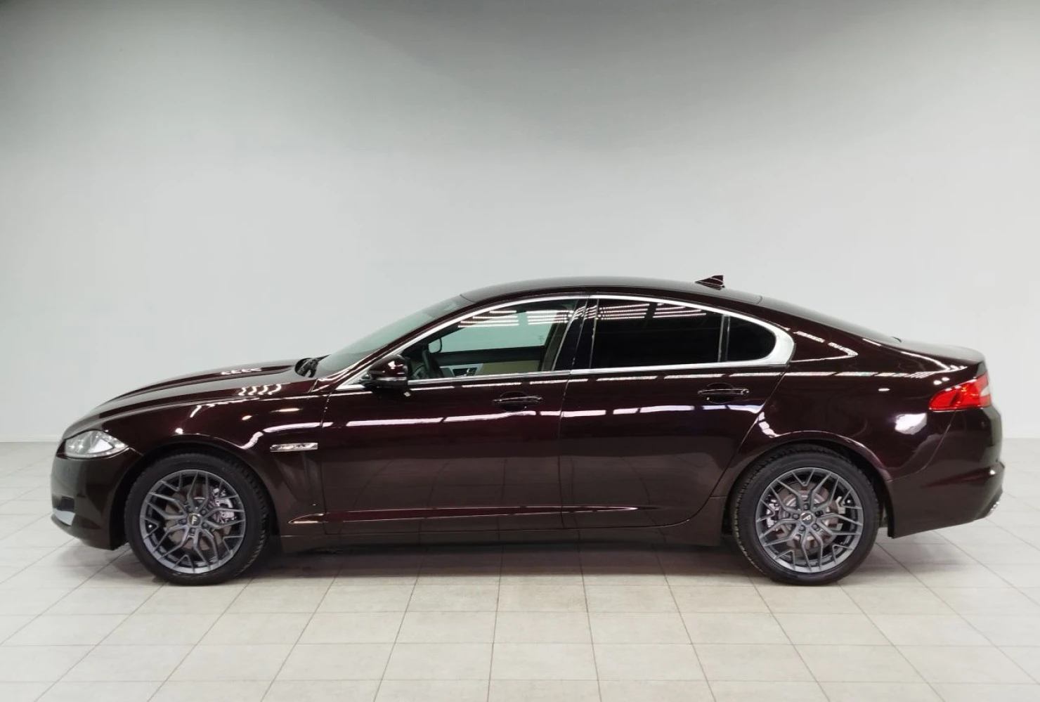 Jaguar XF, 2013