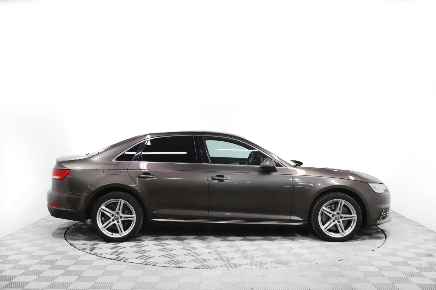 Audi A4, 2016