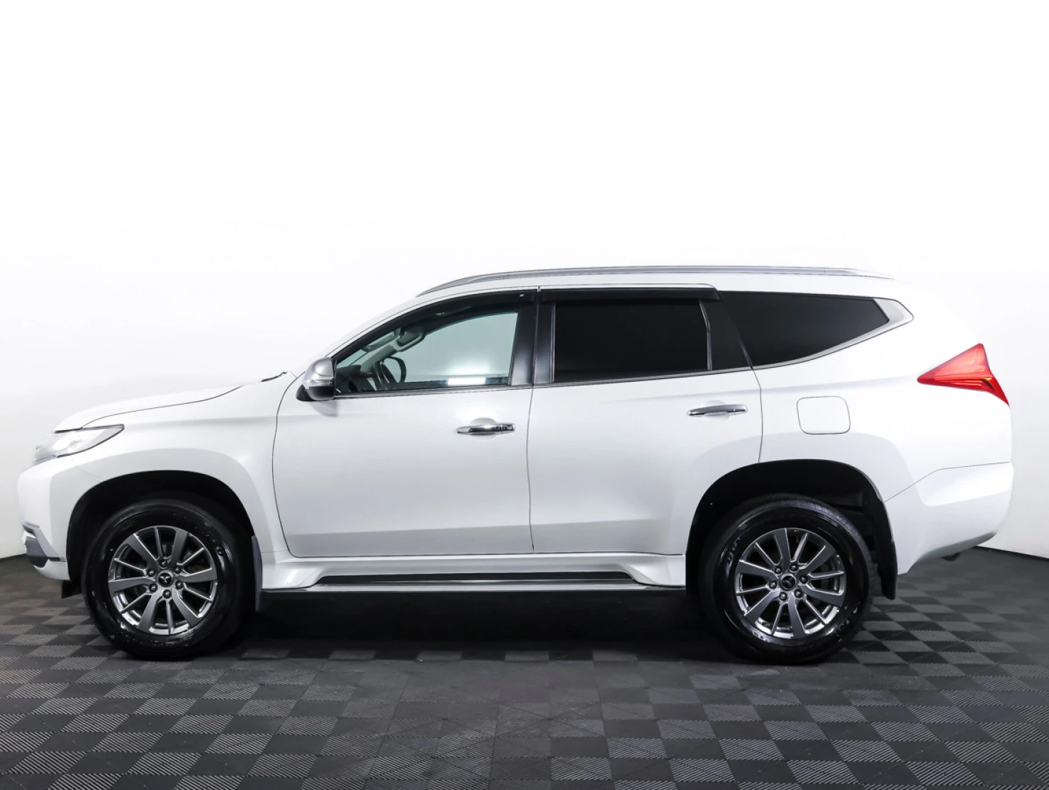 Mitsubishi PAJERO SPORT, 2019