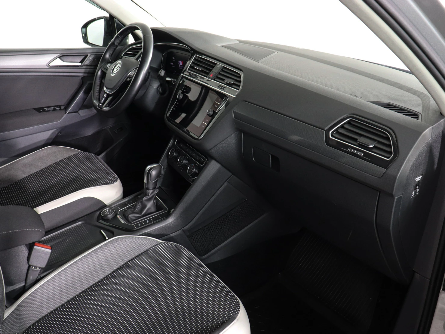 Volkswagen Tiguan, 2020