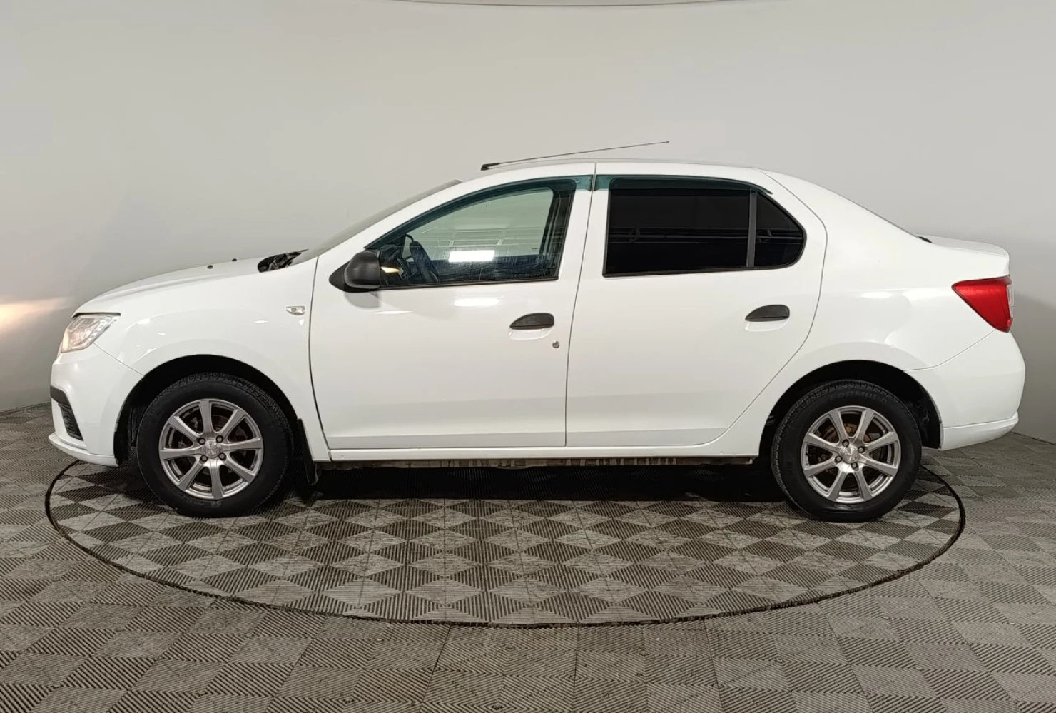 Renault Logan, 2019