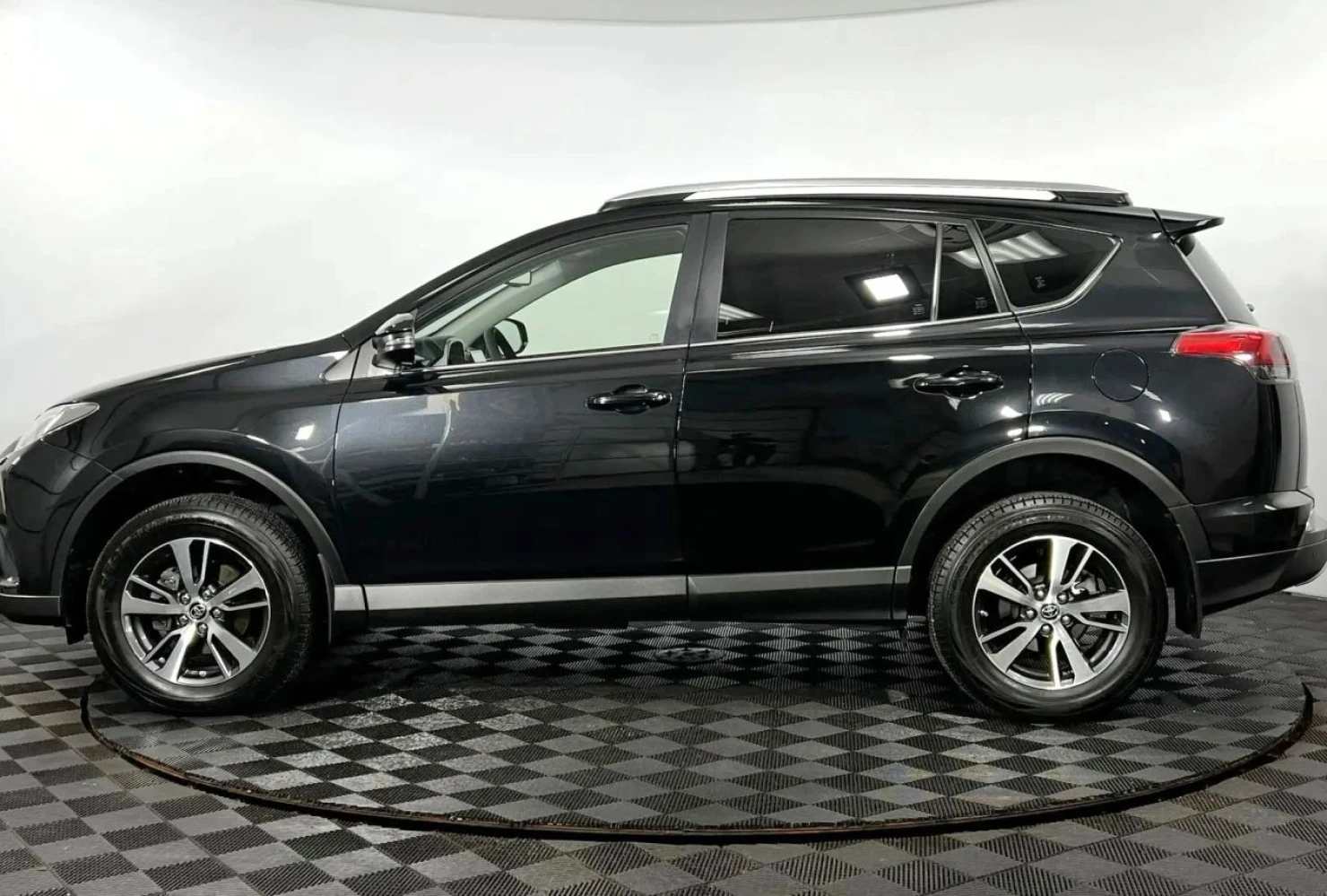 Toyota RAV4, 2015