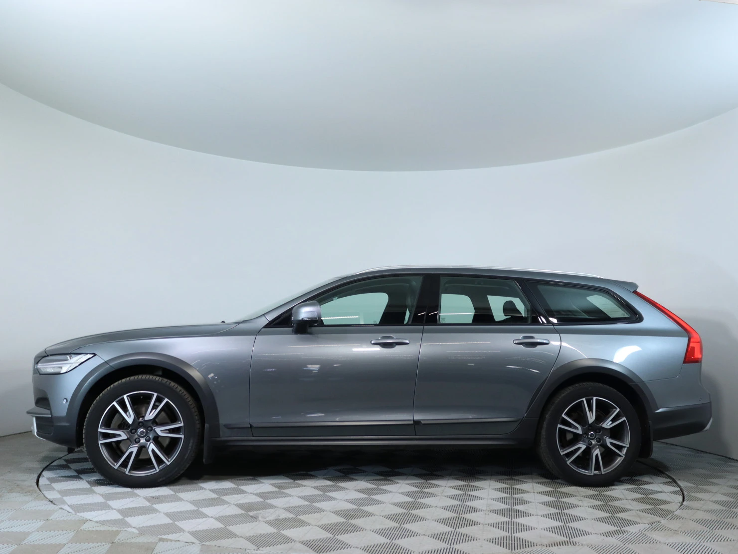 Volvo V90 Cross Country, 2019