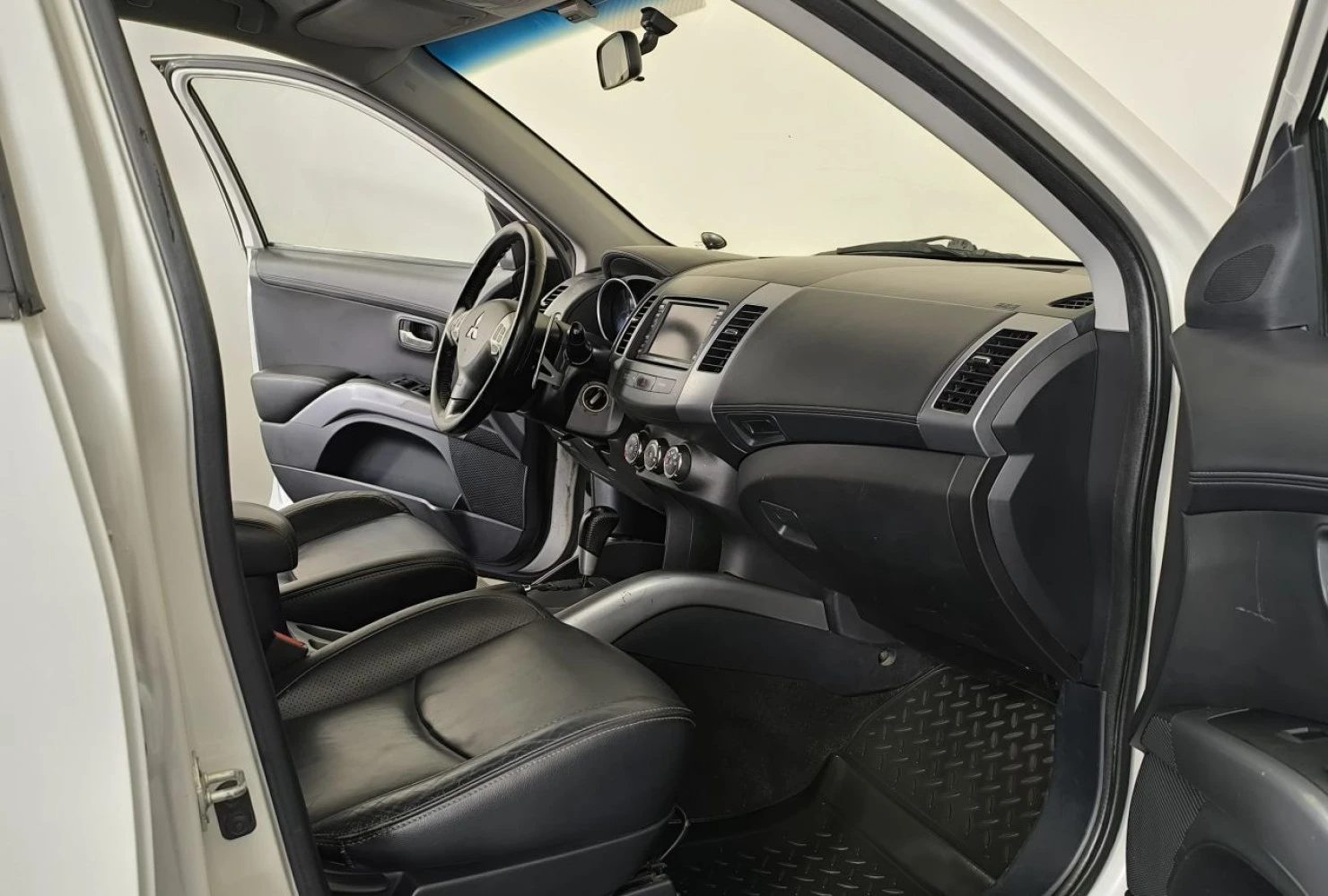 Mitsubishi OUTLANDER, 2011