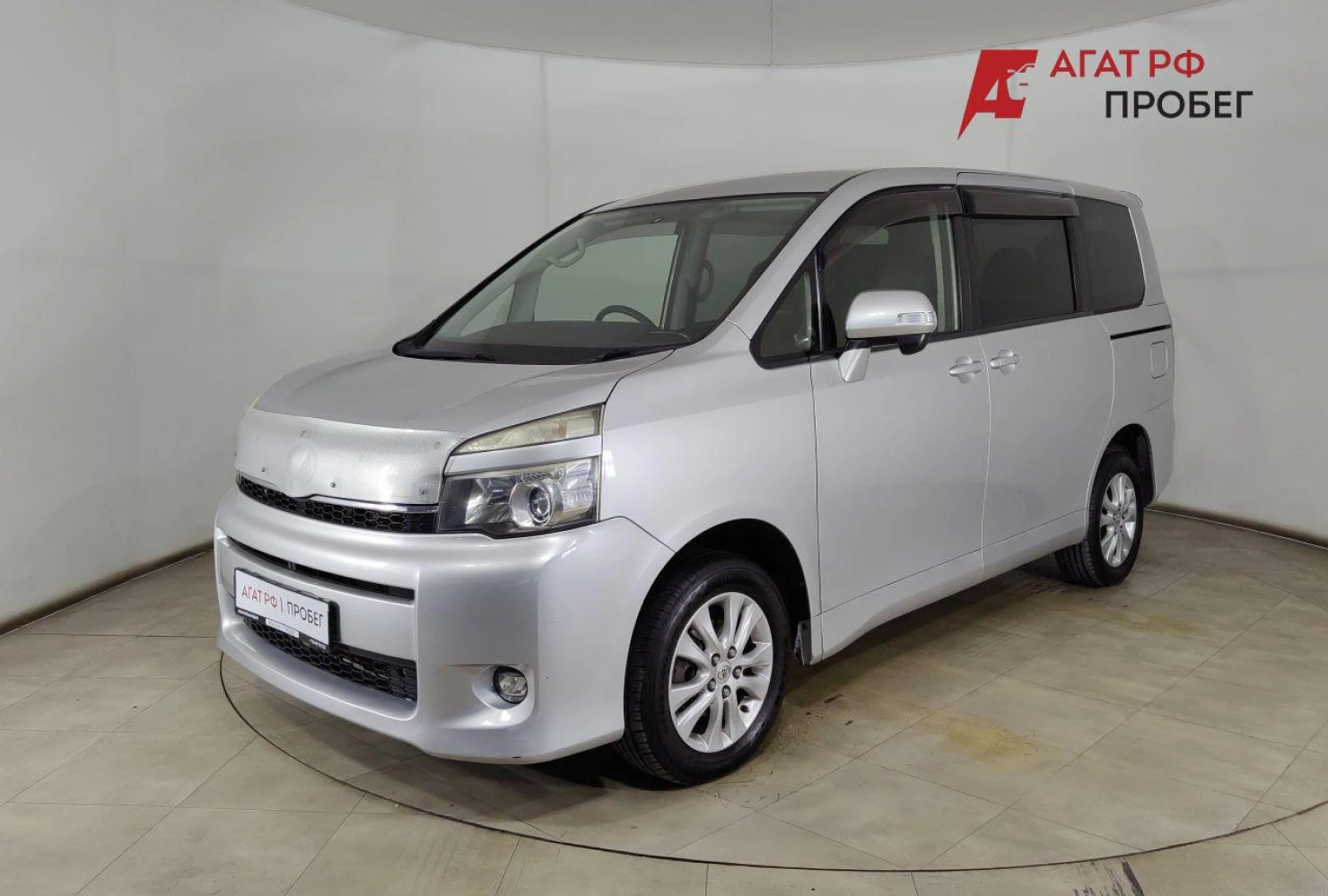 Toyota Voxy, 2012