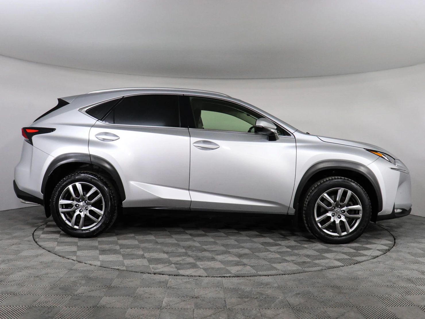 Lexus NX, 2015