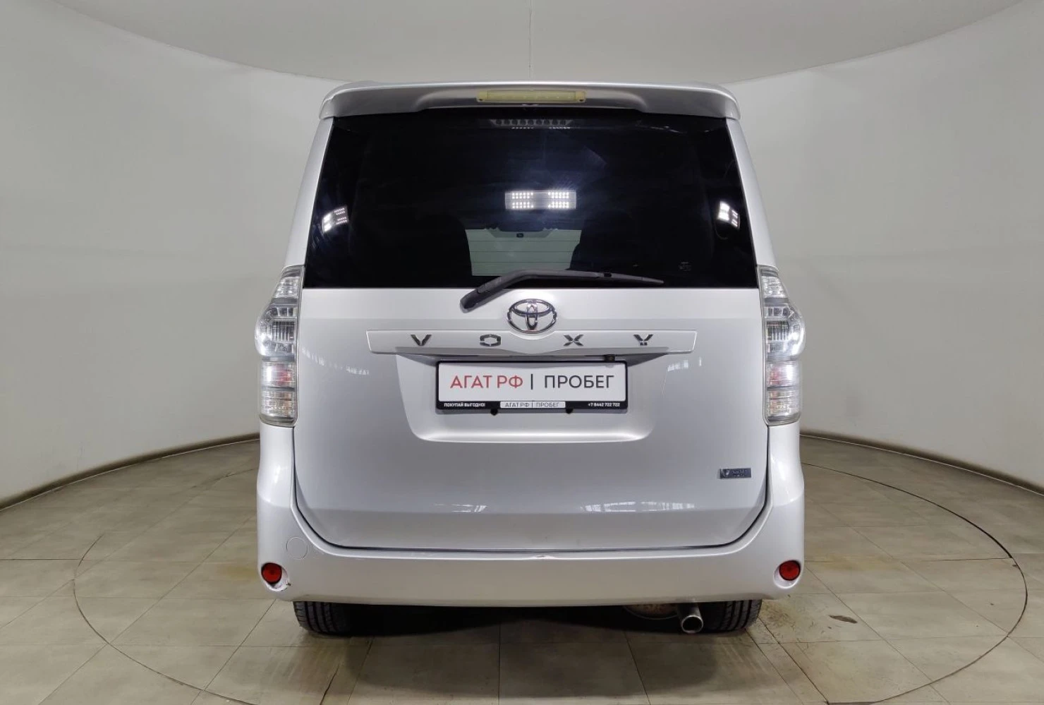 Toyota Voxy, 2012