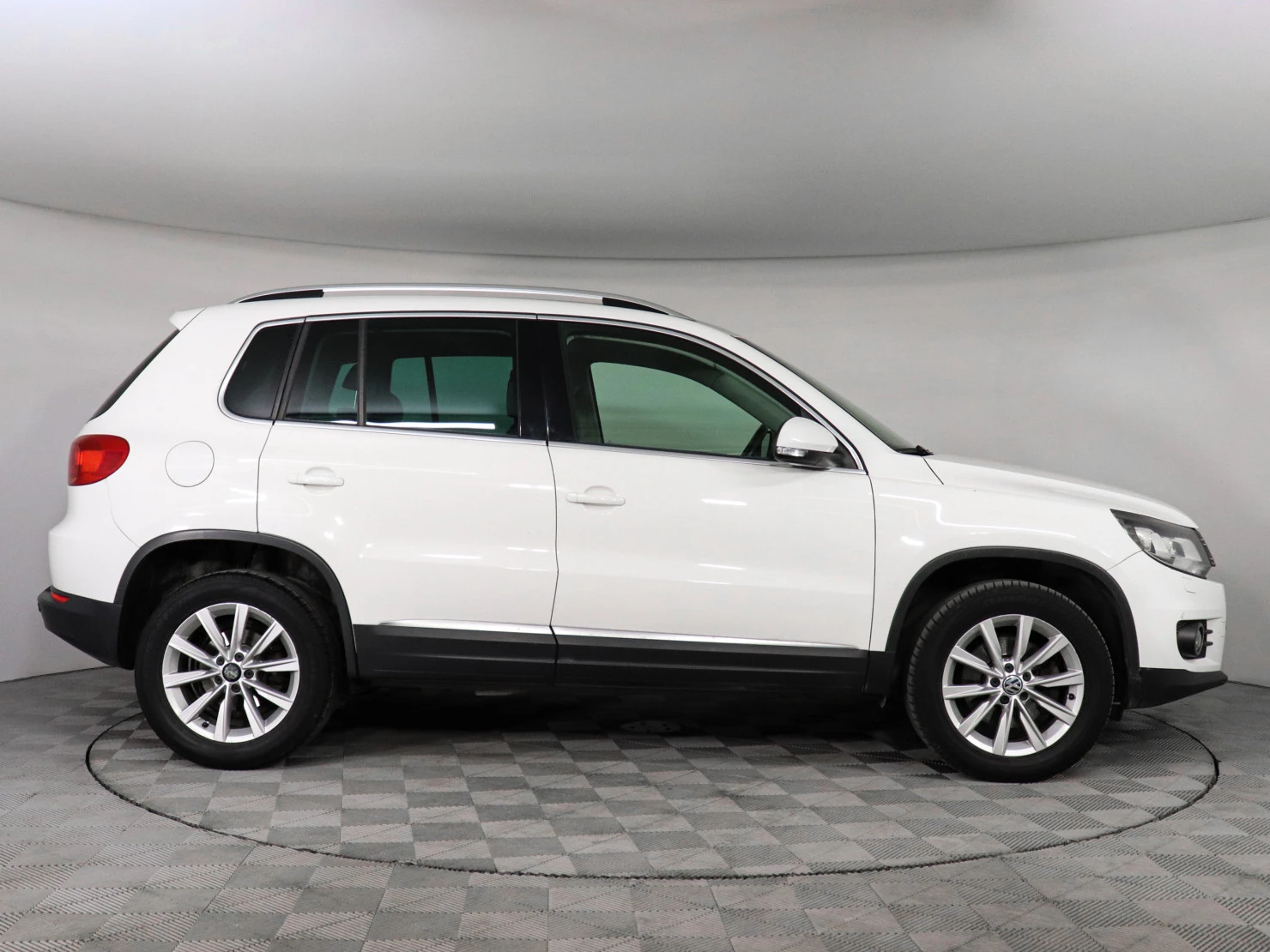 Volkswagen Tiguan, 2011