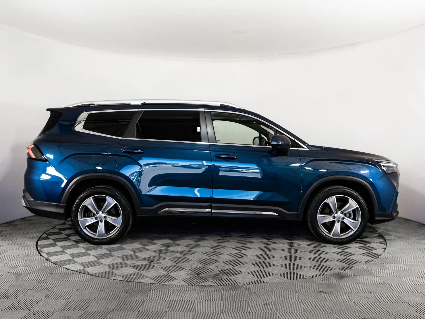 Geely Okavango, 2023