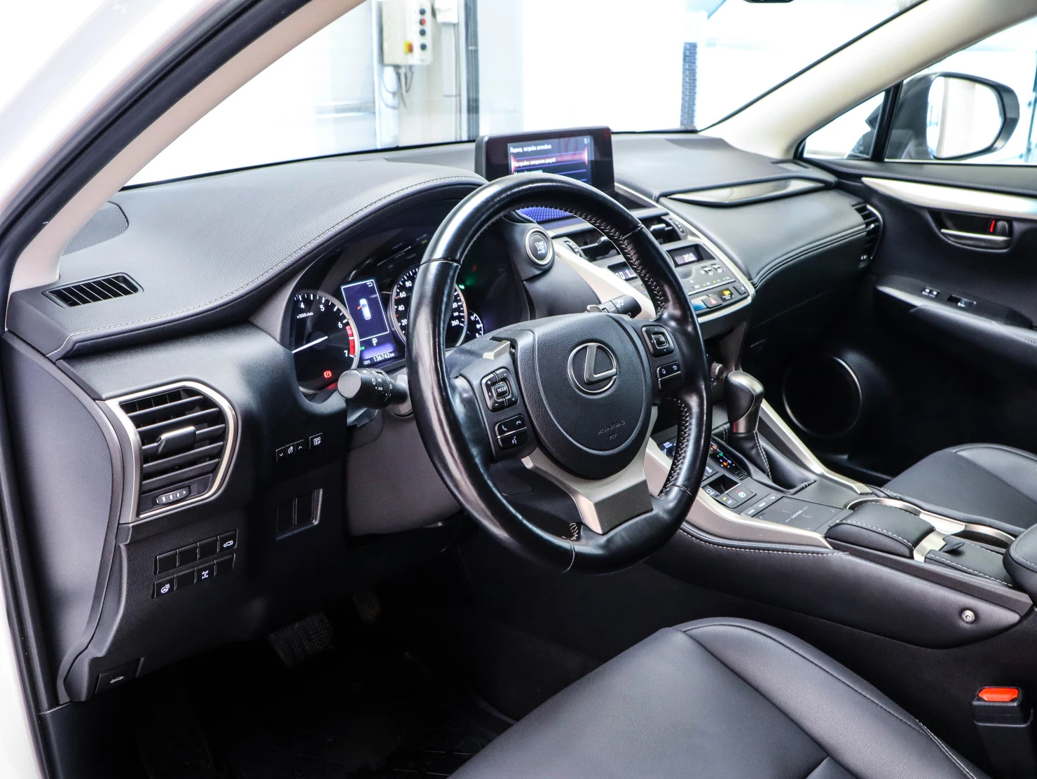 Lexus NX, 2021