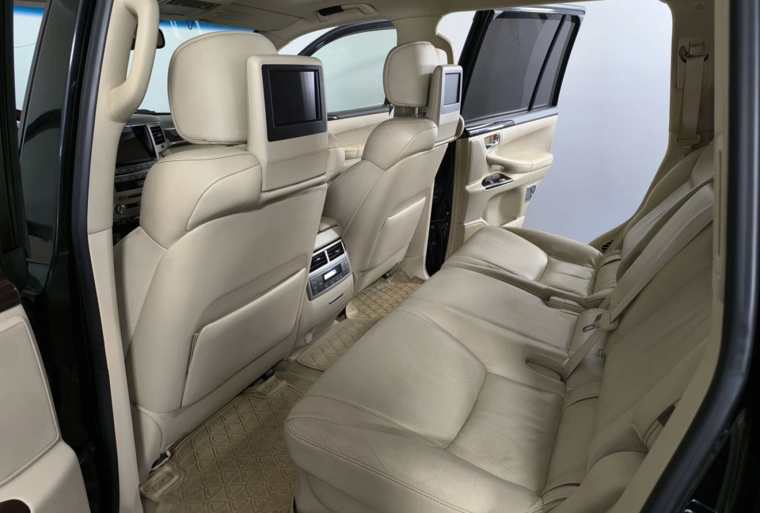 Lexus LX, 2012