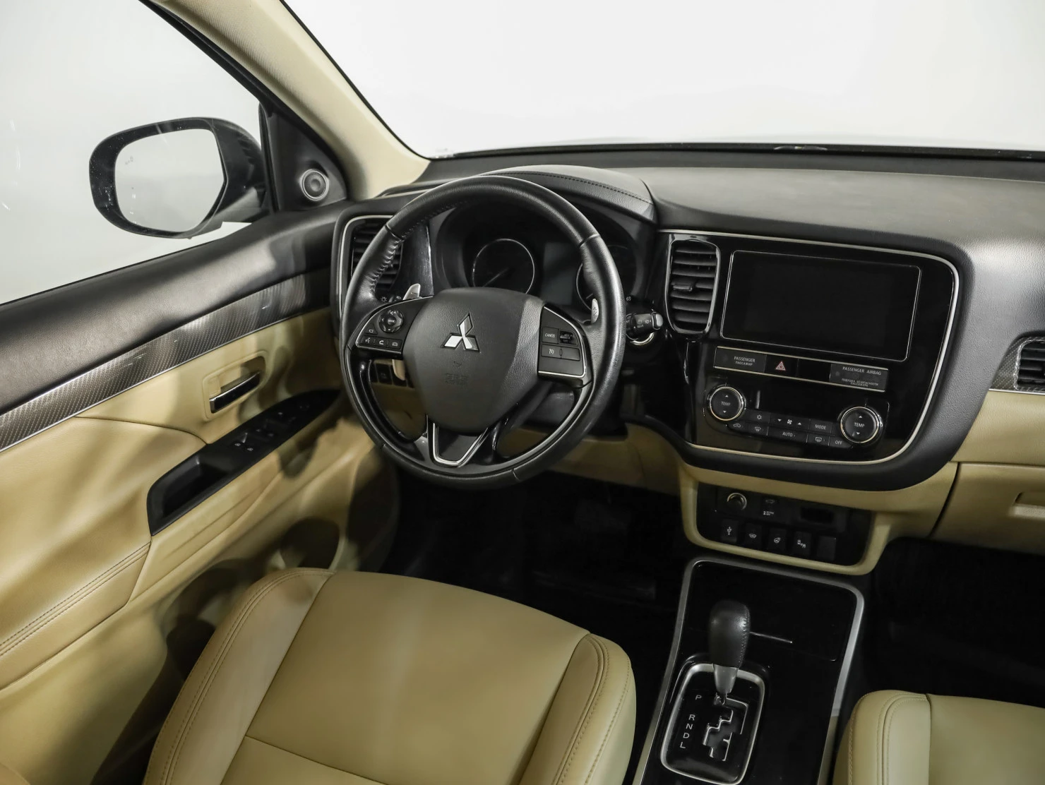 Mitsubishi OUTLANDER, 2020