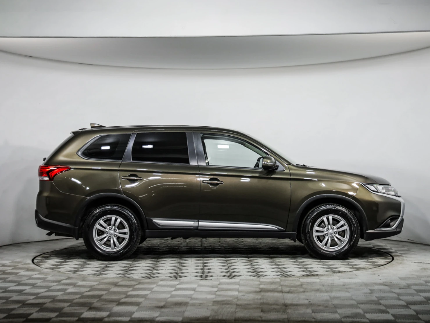 Mitsubishi OUTLANDER, 2020
