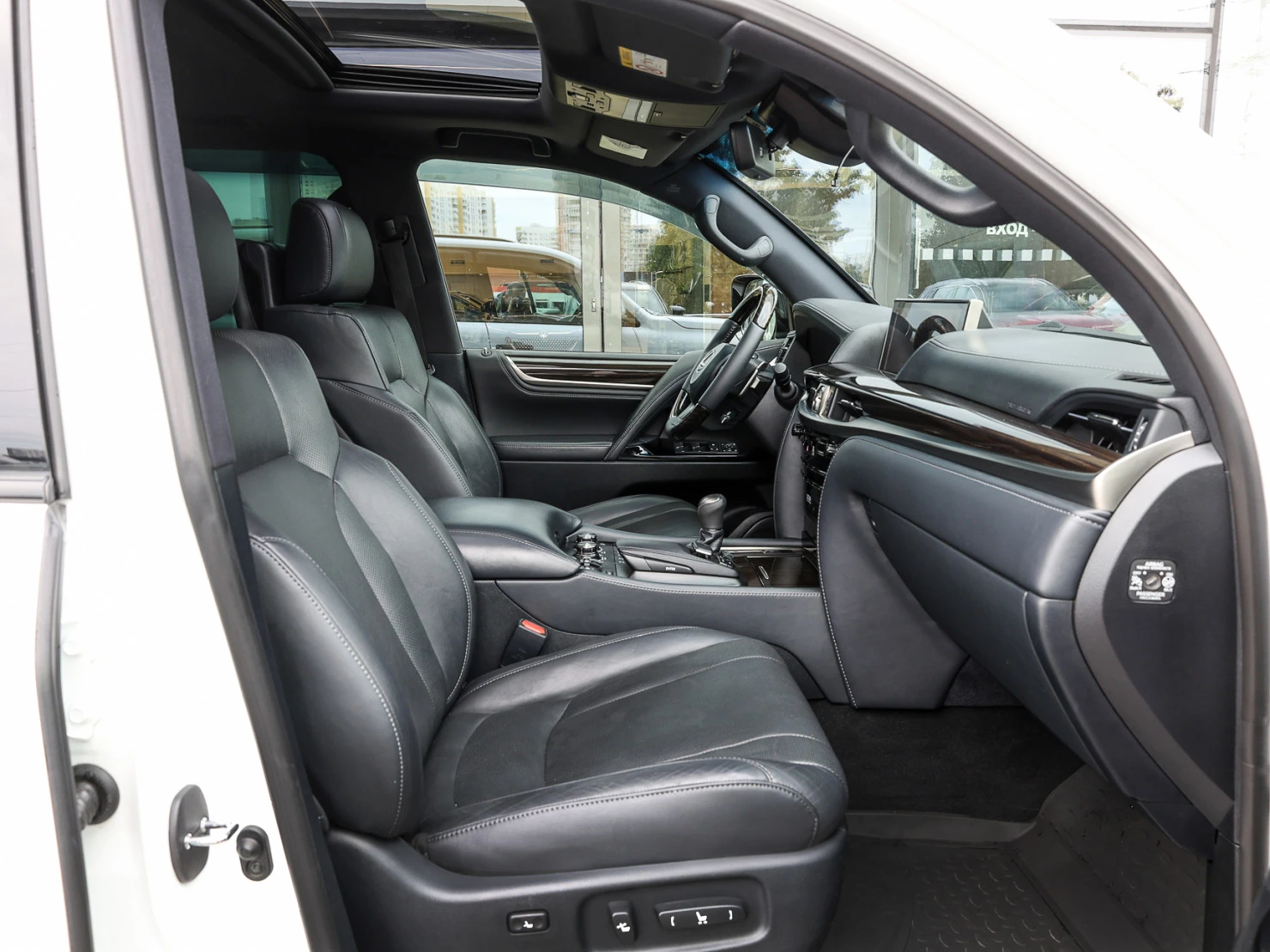 Lexus LX, 2019