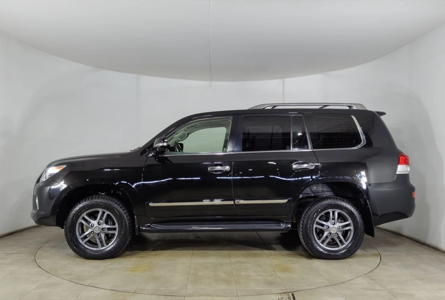 Lexus LX, 2013