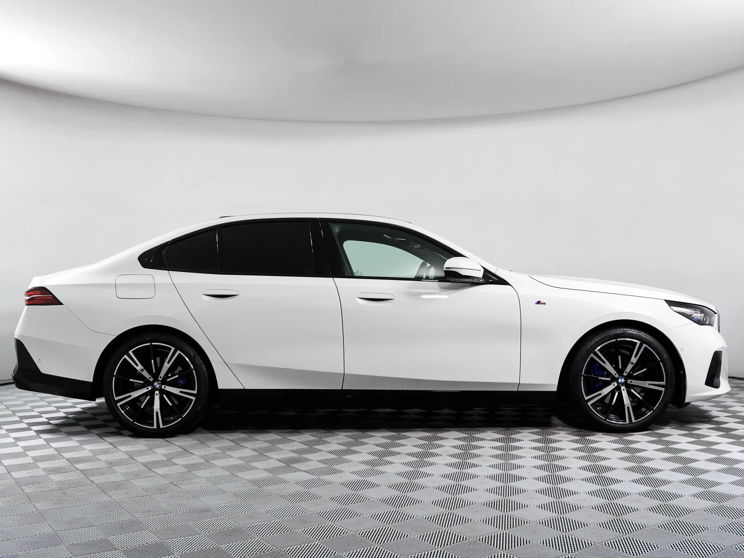 BMW 5 серии, 2024