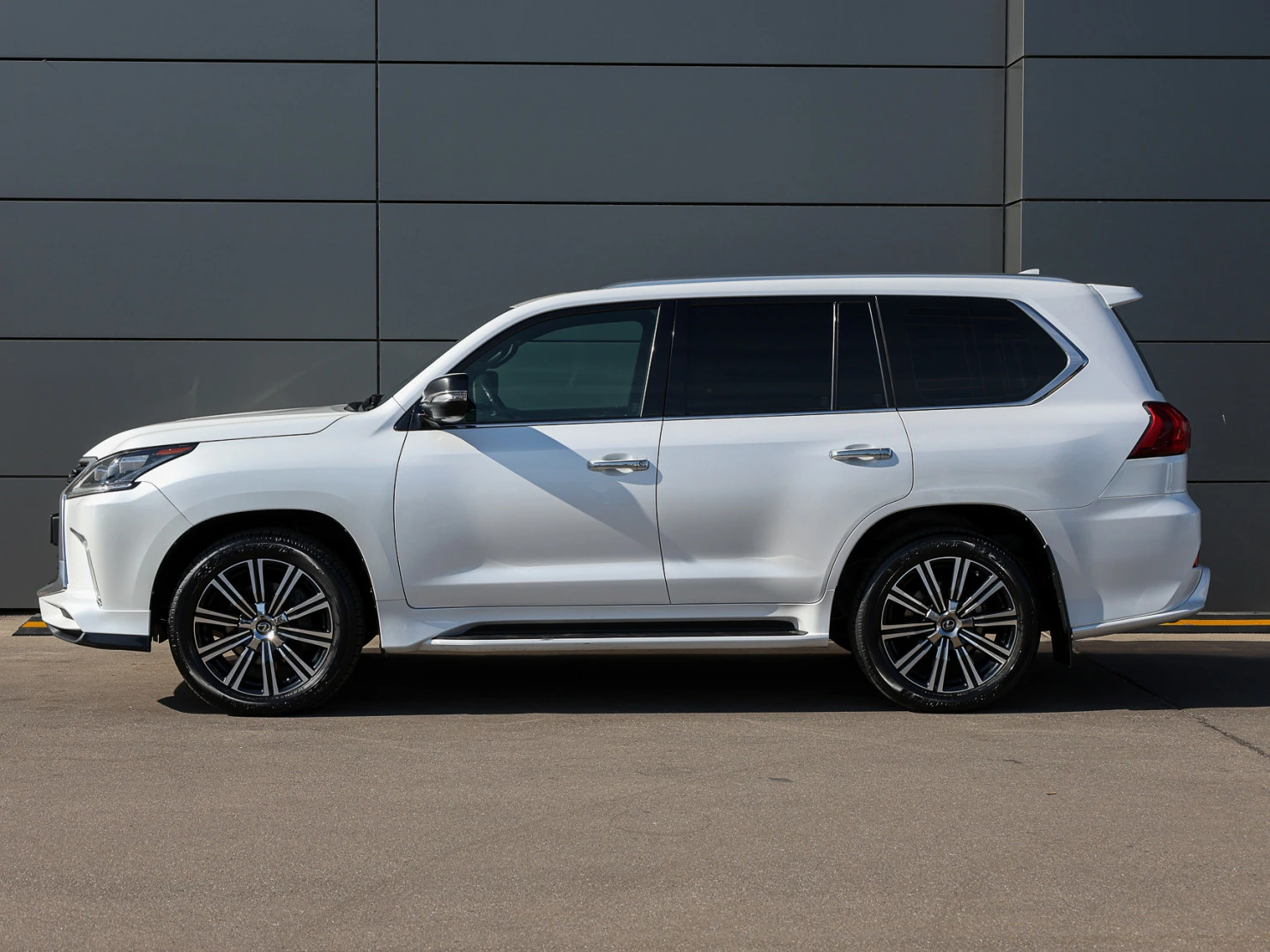 Lexus LX, 2020