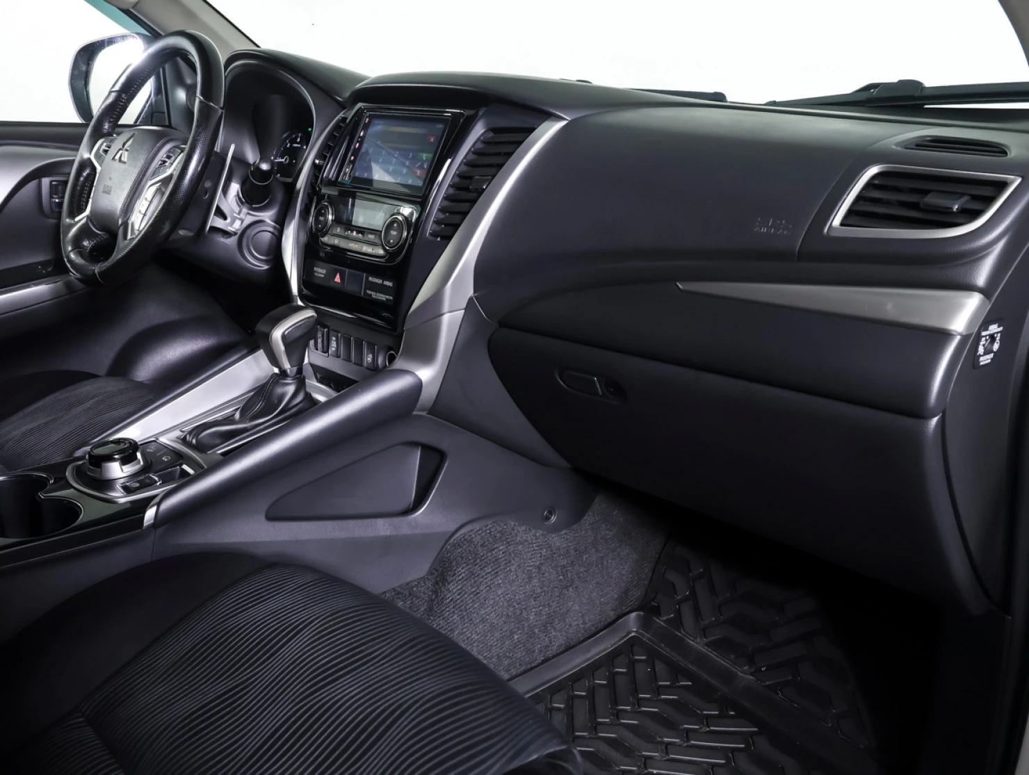 Mitsubishi PAJERO SPORT, 2019