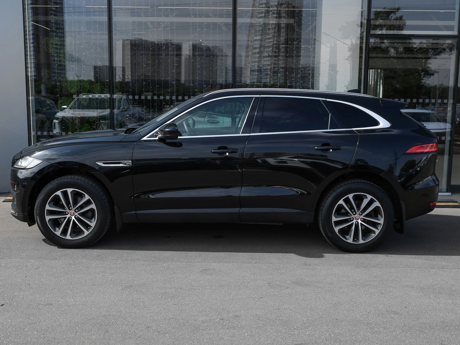 Jaguar F-PACE, 2016